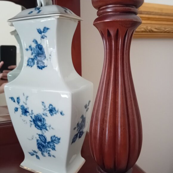 Chinese Blue and White Vista Alegre Portugal Urns - Picture 1 of 15